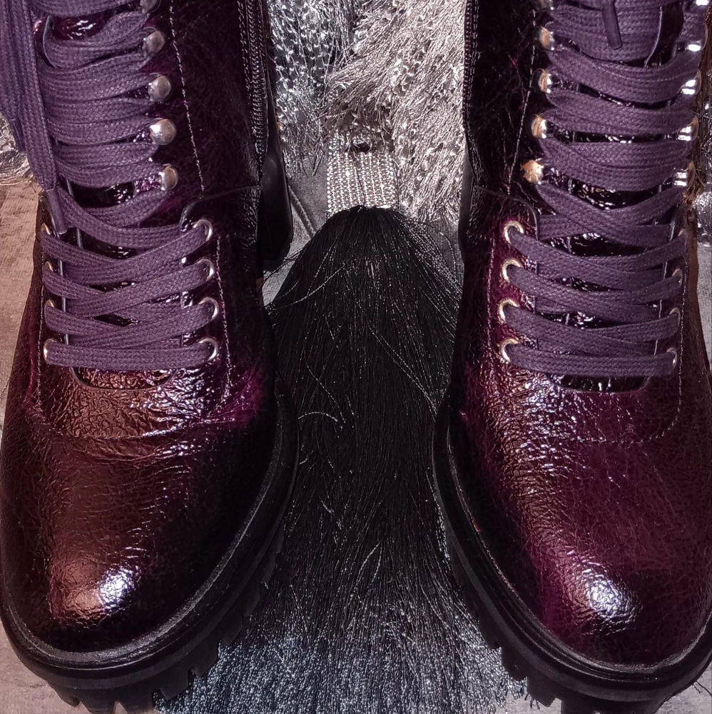 NWOT - Vince Camuto Ermania Crinkle Leather Platform Boots Size 10